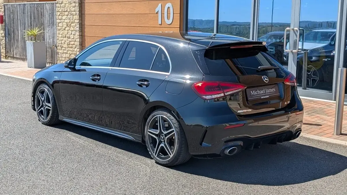 Begagnad Mercedes A35 AMG Executive 306 HK (225 kW) 2020 Svart Halvkombi