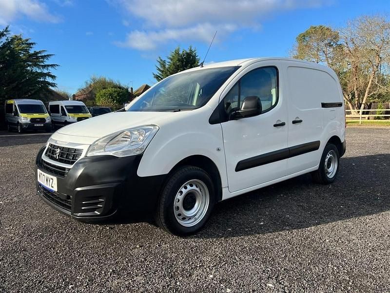 White Used 2017 Peugeot Partner MPV | £6,000 (Fair price) - Image 1/4