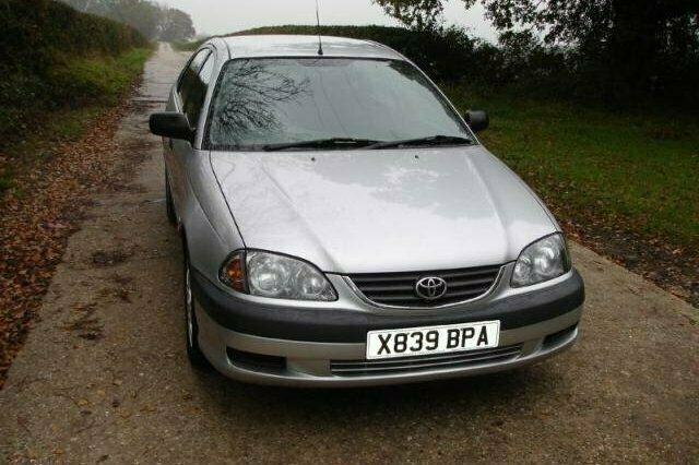 Used 2001 Toyota Avensis Hatchback | £1,395 - Image 1/4