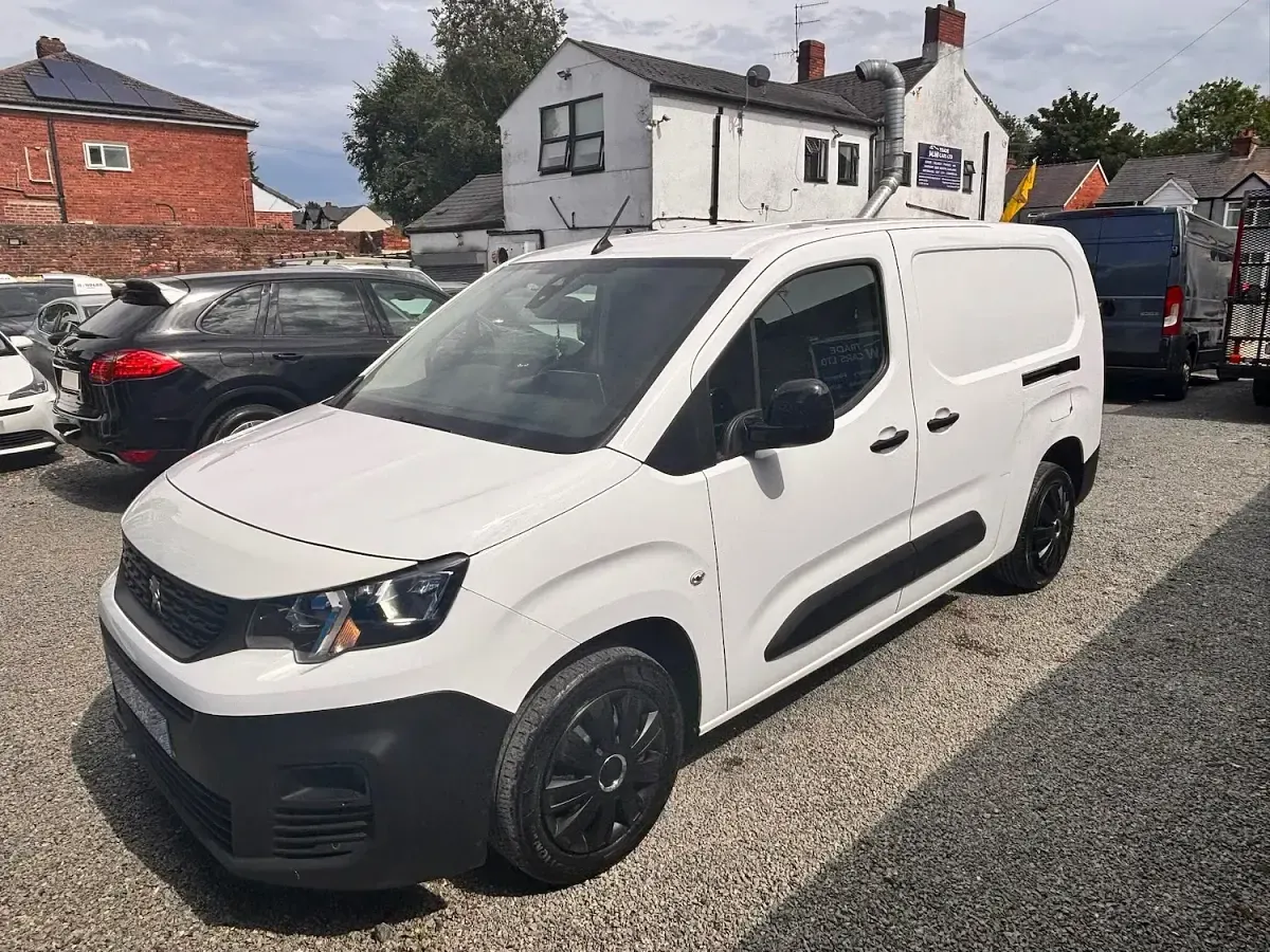 Used Peugeot Partner Premium 131 HP (96 kW) 2022 White MPV