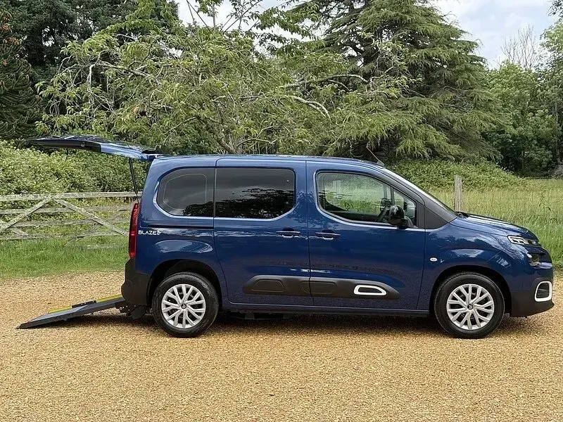 Used Citroën Berlingo Feel 2021 Blue MPV