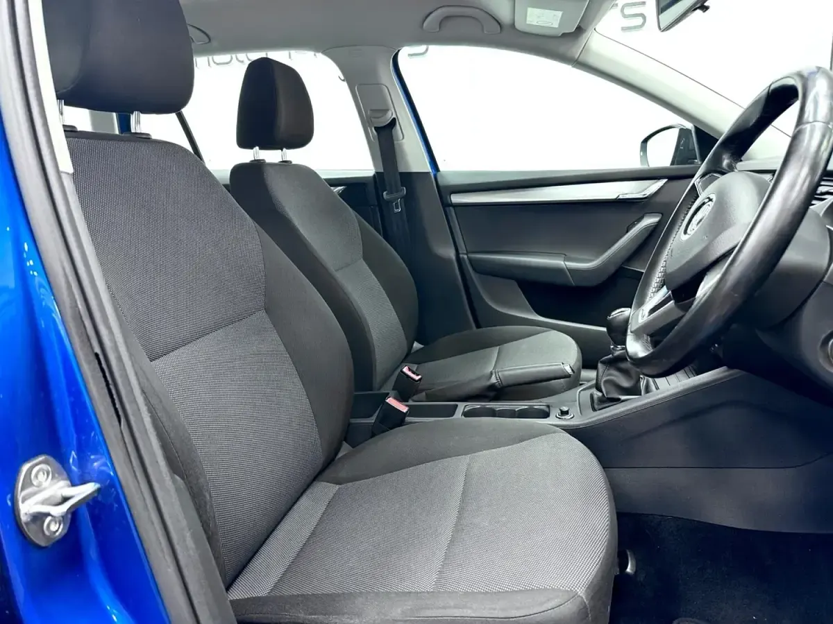 Used Skoda Octavia 110 HP (80 kW) 2015 Blue Estate