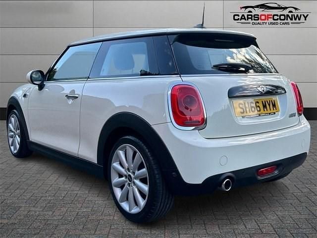 Usado Mini Cooper Hatch 136 CV (100 kW) 2016 Blanco Utilitario
