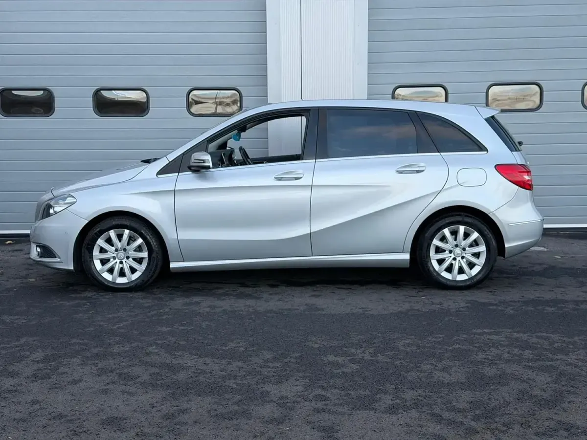 Begagnad Mercedes B180 SE 109 HK (80 kW) 2014 Silver Minibuss