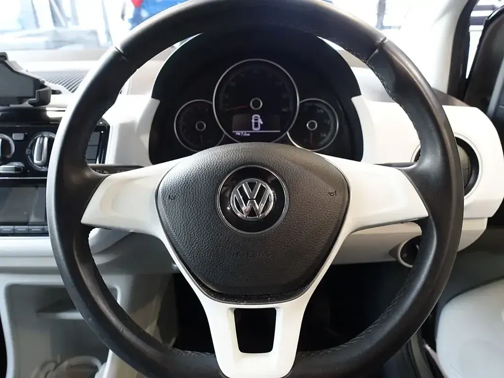 Używany VW up! Beats 60 KM (44 kW) 2019 Srebrny Hatchback