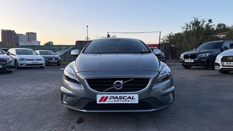 Begagnad Volvo V40 R-Design 2015 Grå Halvkombi