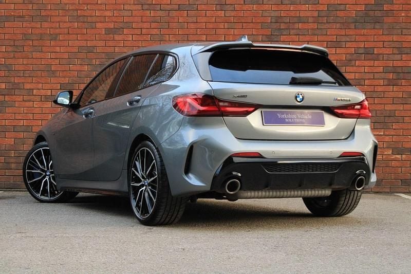 Usado BMW M135 Shadowline 2023 Cinzento Citadino