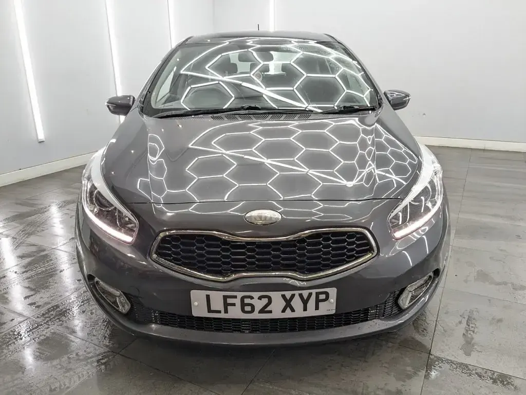 Used Kia Ceed 126 HP (92 kW) 2012 Silver Hatchback