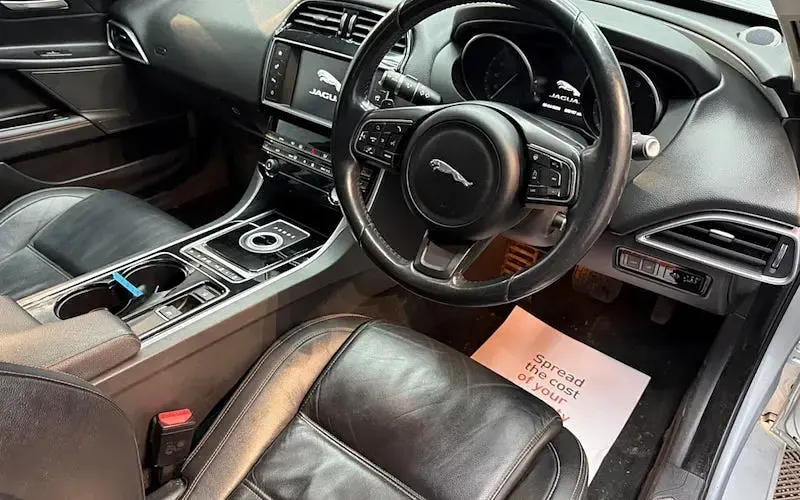 Used Jaguar XE Prestige 163 HP (119 kW) 2019 Sedan