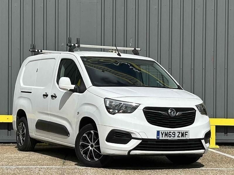 White Used 2020 Vauxhall Combo Sportive MPV | £8,995 (Fair price) - Image 1/4