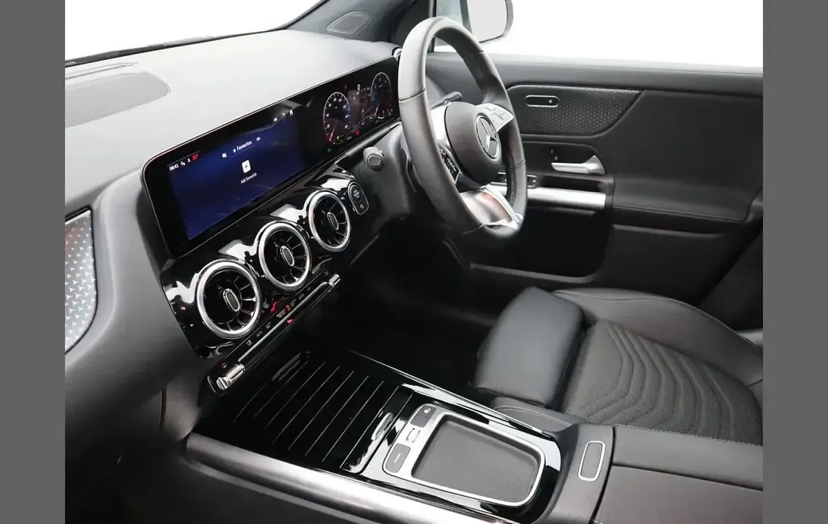 Used Mercedes GLA200 Executive 150 HP (110 kW) 2025 Silver SUV