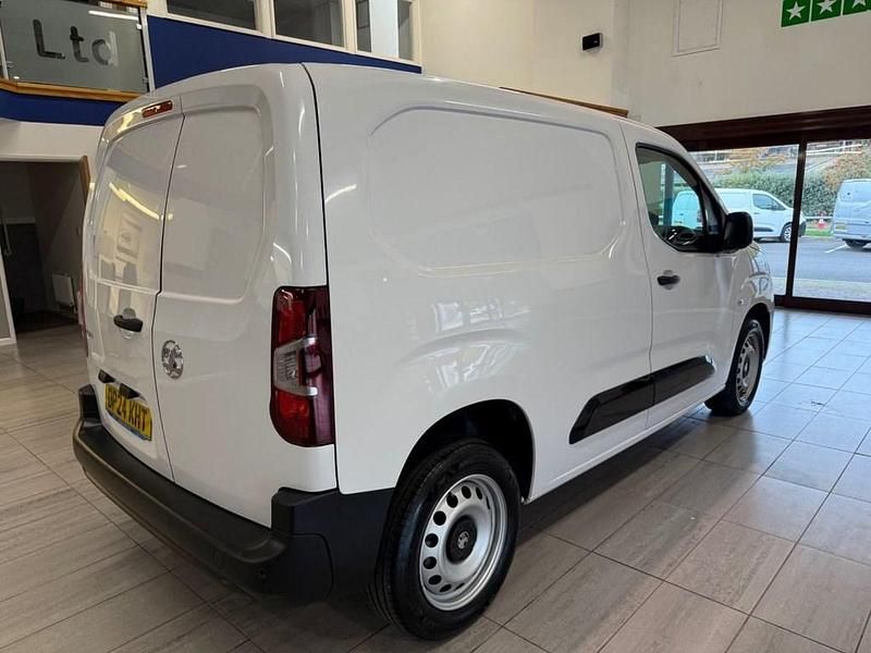 Used Vauxhall Combo S 100 HP (73 kW) 2024 White MPV