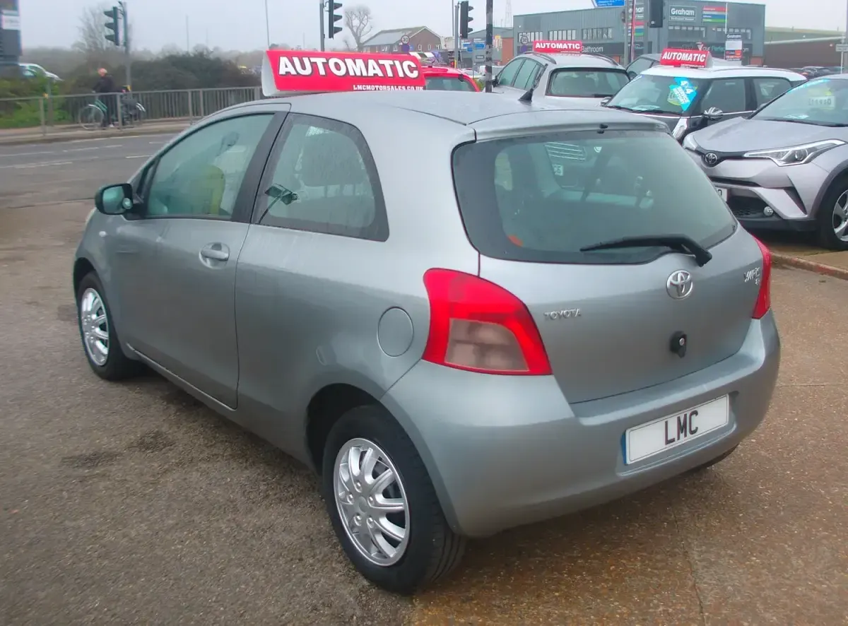 Used Toyota Yaris T3 87 HP (63 kW) 2007 Silver Hatchback