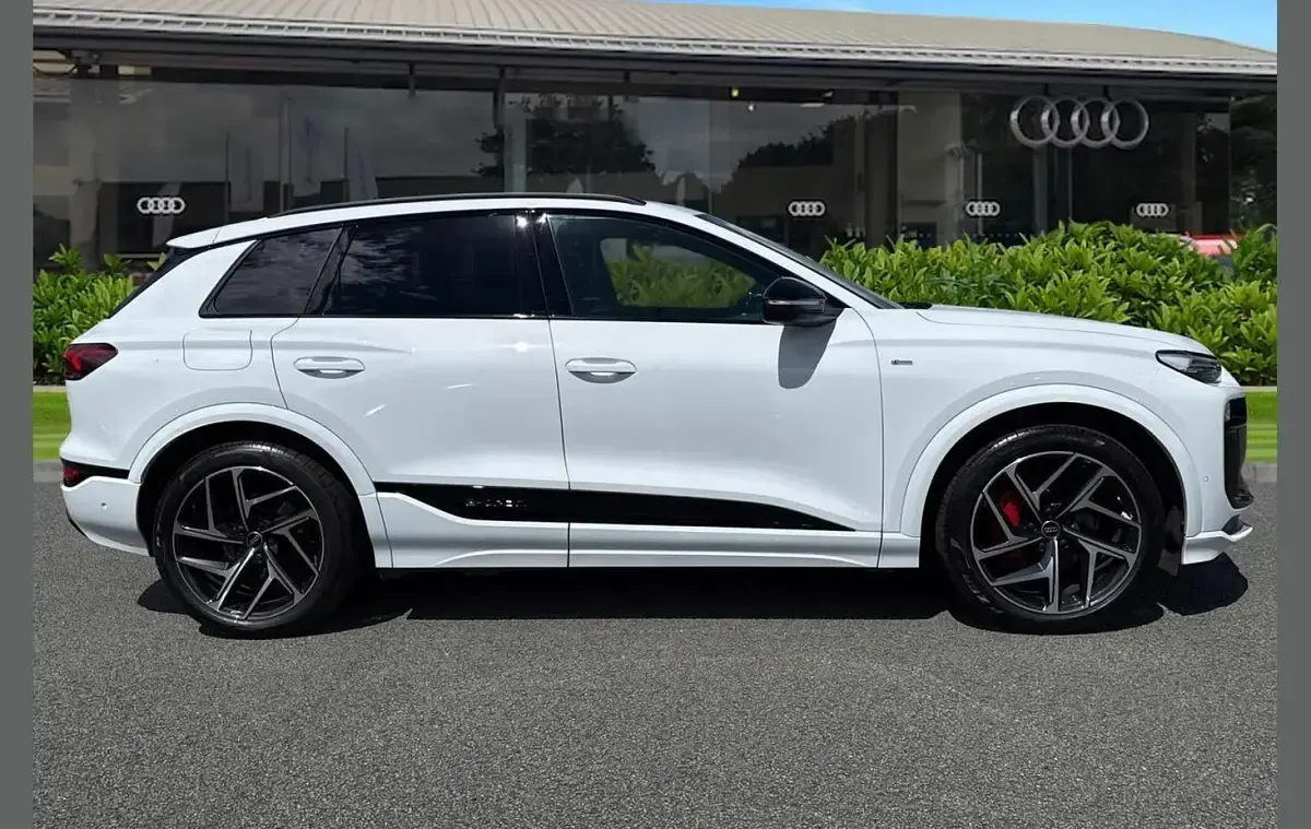 Used Audi Q6 e-tron Performance 225 kW (306 HP) 2026 White SUV