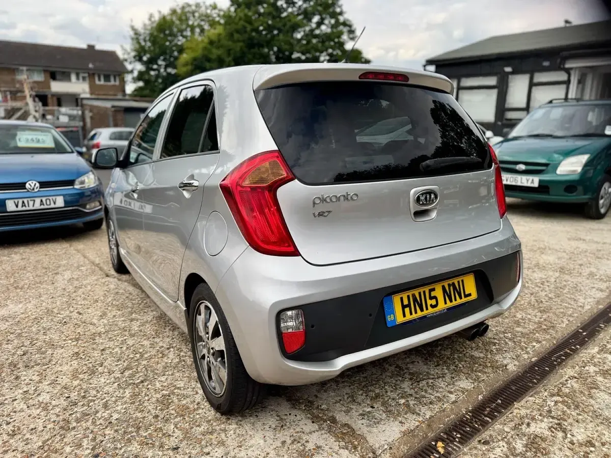 Used Kia Picanto 68 HP (50 kW) 2015 Silver Hatchback
