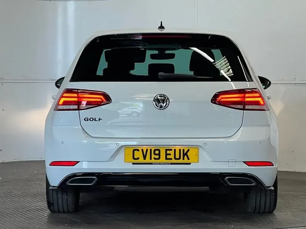 Used VW Golf VII R-line 150 HP (110 kW) 2019 White Hatchback
