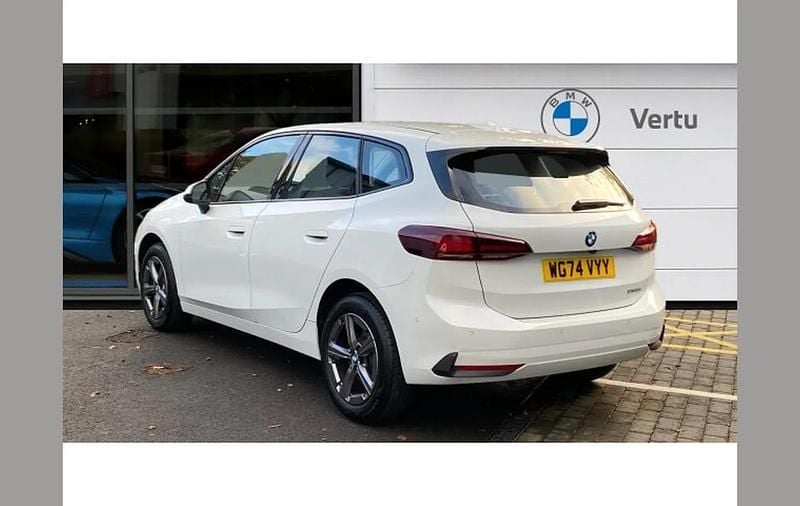 Used BMW 220 Sport Line 154 HP (113 kW) 2024 White Estate
