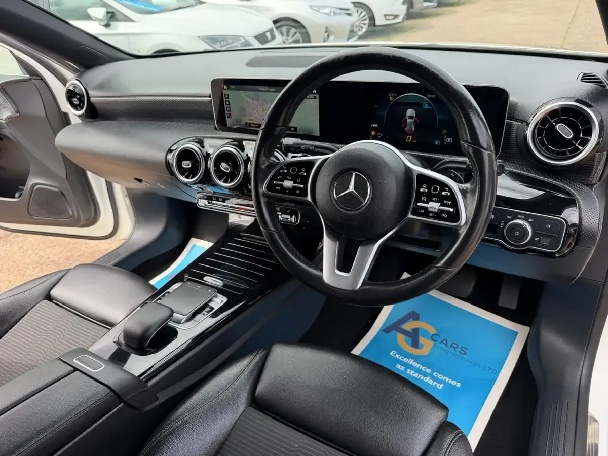 Used Mercedes A180 Executive 116 HP (85 kW) 2018 White Hatchback