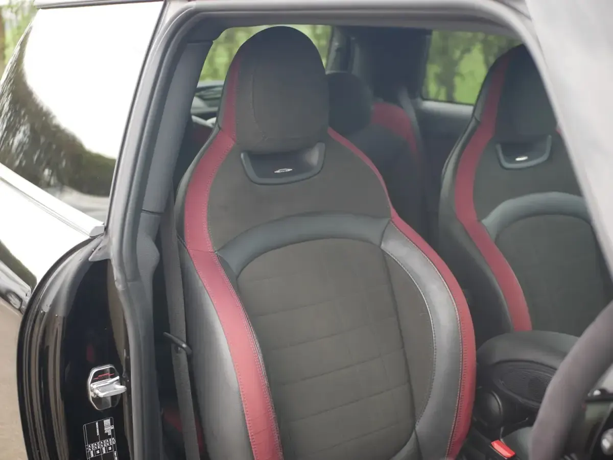 Usado Mini John Cooper Works Hatch 231 CV (169 kW) 2017 Negro Utilitario