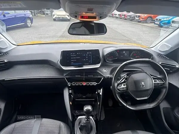 Used Peugeot 208 Allure 75 HP (55 kW) 2021 Yellow Hatchback