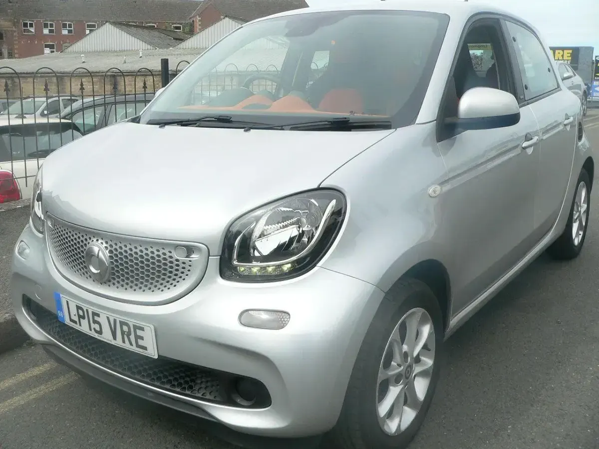 Used Smart ForFour Passion 90 HP (66 kW) 2015 Silver Hatchback