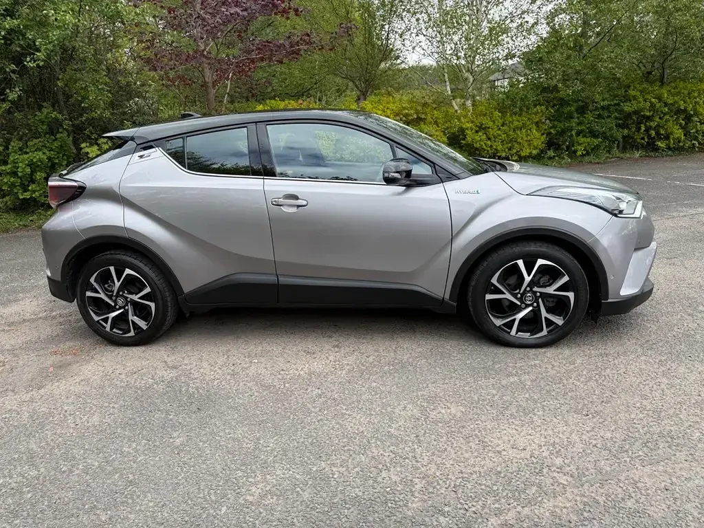 Second-hand Toyota C-HR 122 CP (89 kW) 2017 Argintiu SUV