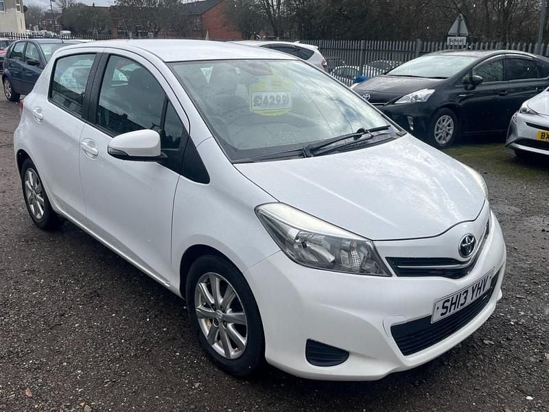 Used Toyota Yaris 2013 White Hatchback