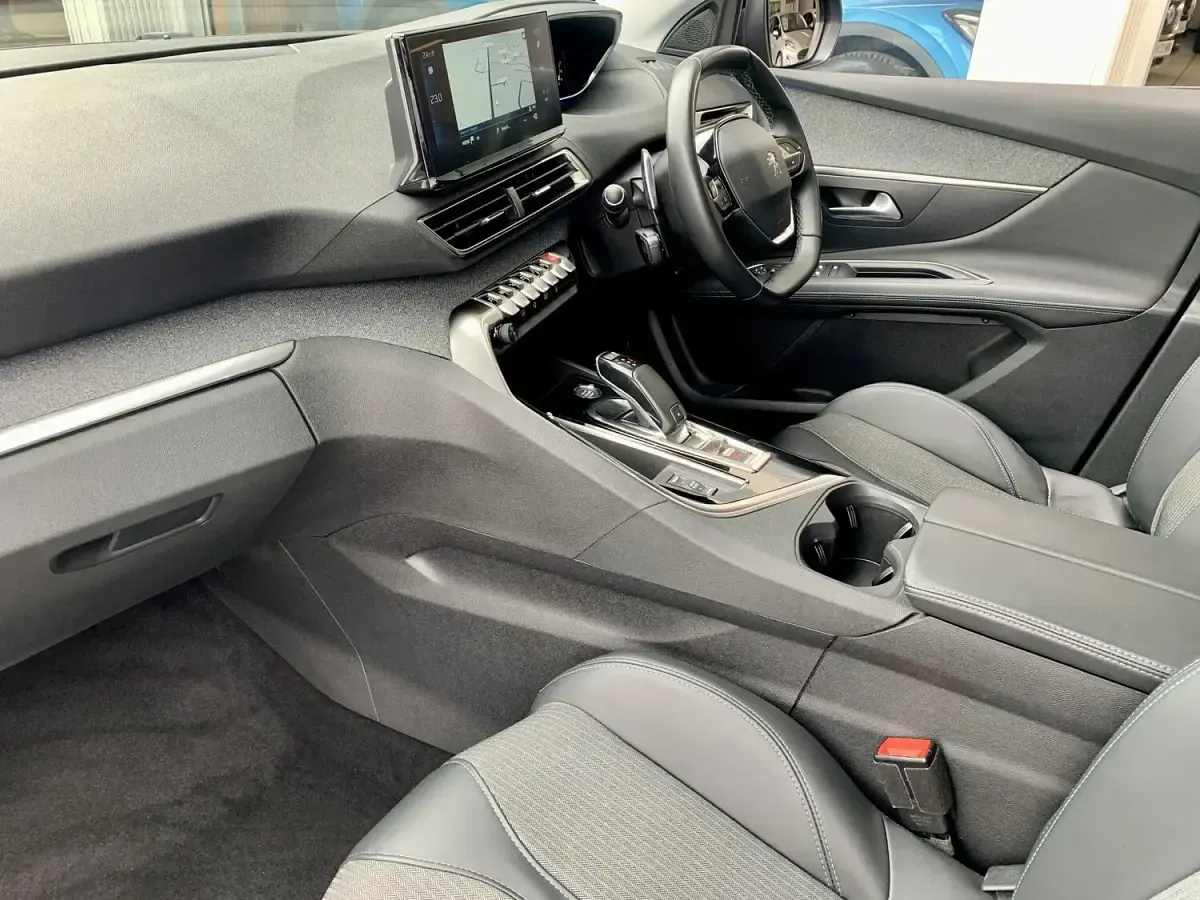 Used Peugeot 3008 Allure Premium 131 HP (96 kW) 2022 Grey SUV