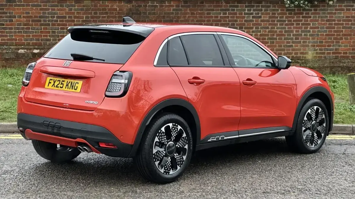 Usado Fiat 600 La Prima 134 HP (98 kW) 2025 Laranja Citadino