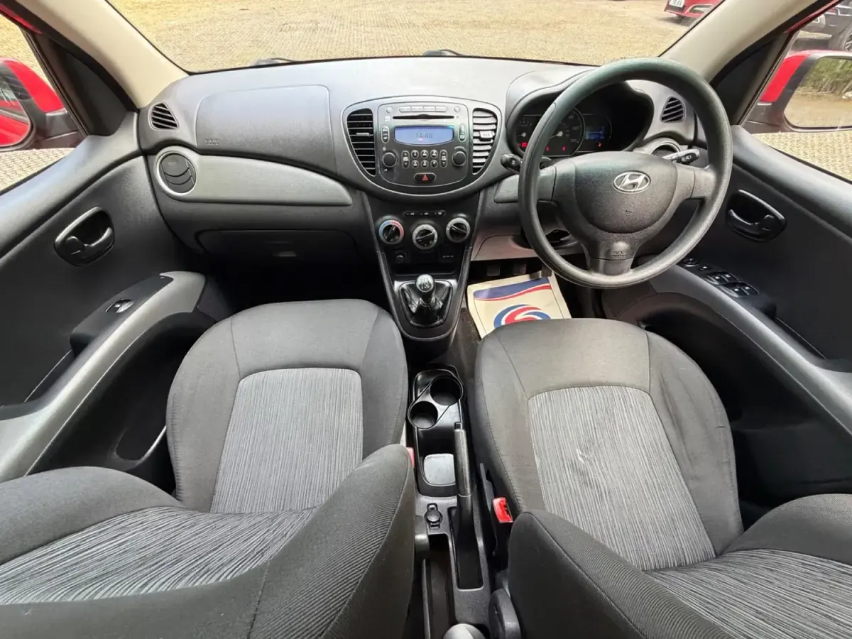 Used Hyundai i10 Active 83 HP (61 kW) 2013 Red Hatchback