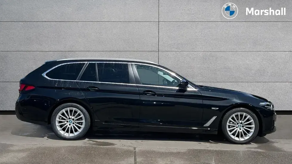 Used BMW 530e Comfort Edition 292 HP (214 kW) 2023 Black Estate