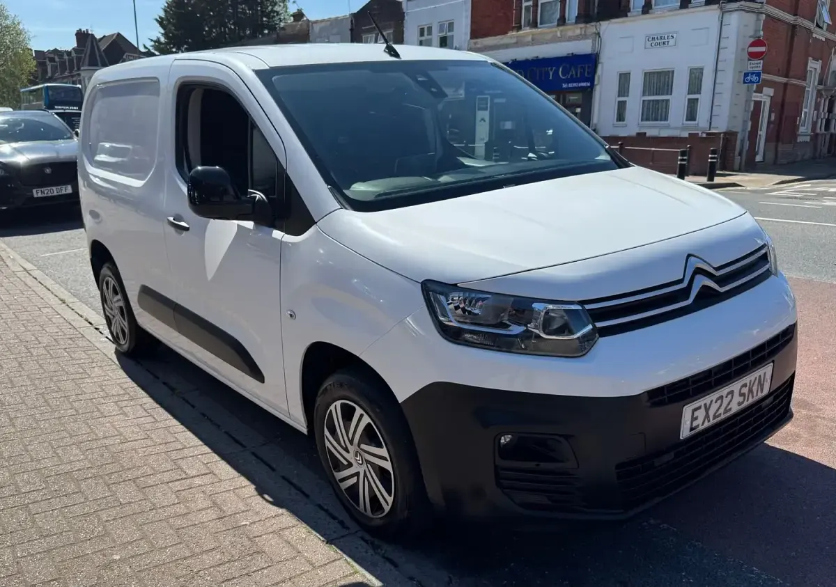 Używany Citroën Berlingo 2022 Biały Minivan