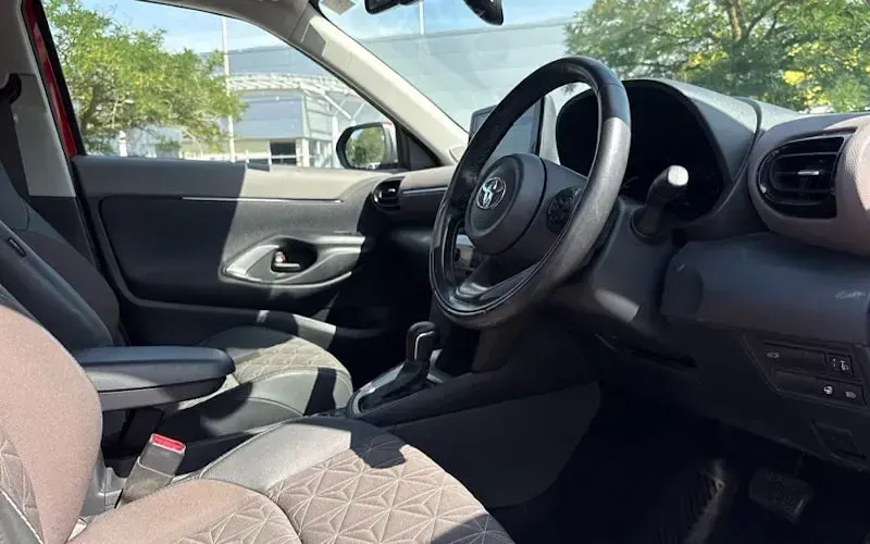 Used Toyota Yaris Cross 116 HP (85 kW) 2023 Red SUV