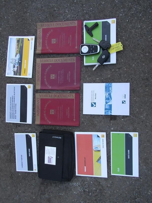 Used Renault Clio IV Dynamique 88 HP (64 kW) 2012 Silver Hatchback