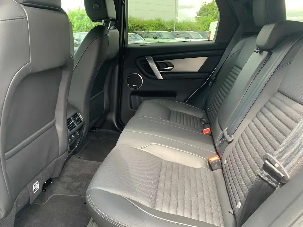 Used Land Rover Discovery 5 SE Dynamic 2026 Silver SUV