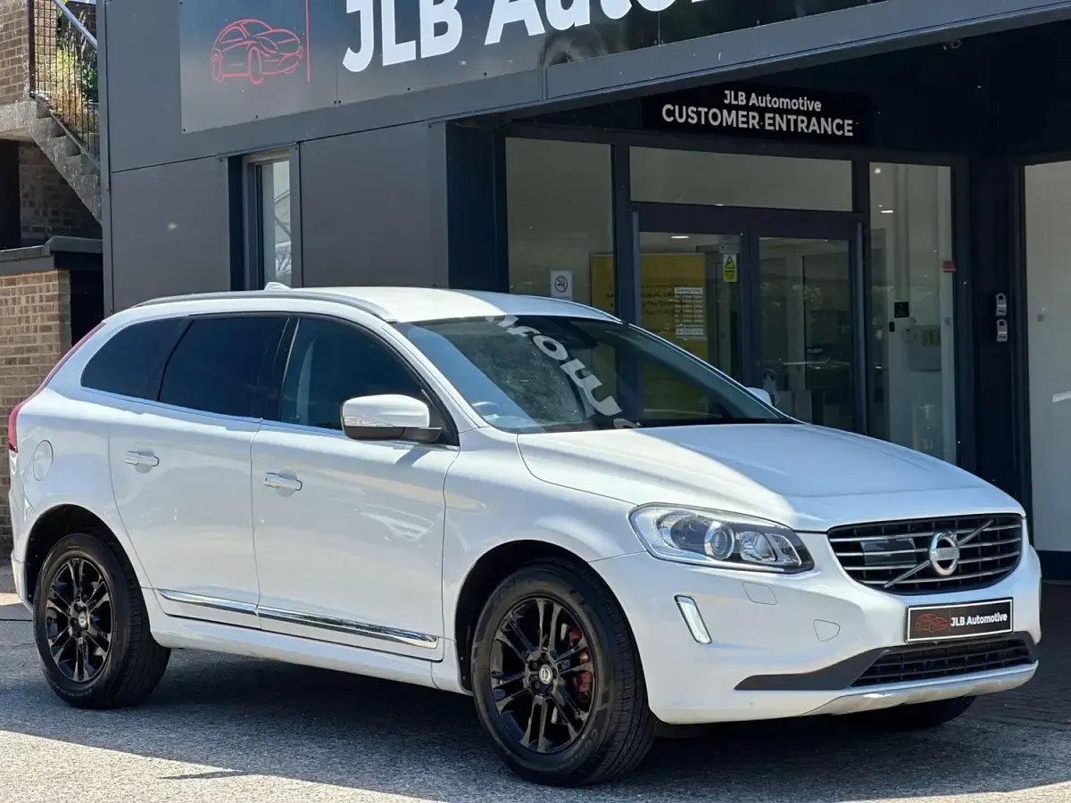 Used Volvo XC60 SE Lux 181 HP (133 kW) 2015 White SUV