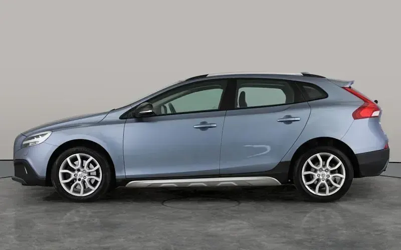 Used Volvo V40 Pro 152 HP (111 kW) 2016 Blue Hatchback