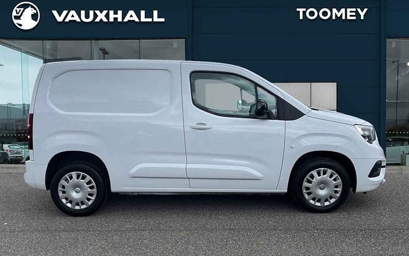Used Vauxhall Combo S 101 HP (74 kW) 2023 White MPV