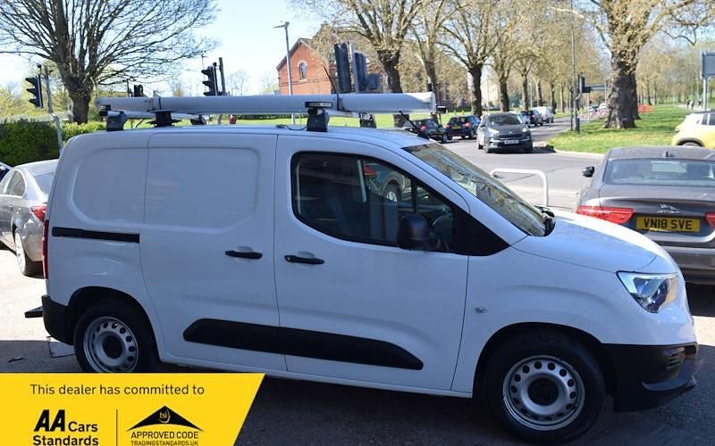 Begagnad Vauxhall Combo Edition 101 HK (74 kW) 2019 Minibuss