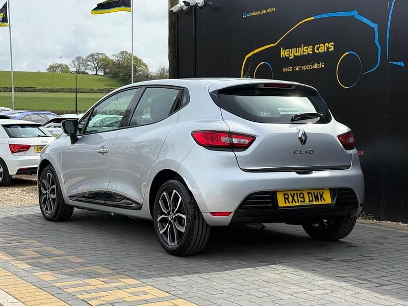 Used Renault Clio V Play 2026 Grey