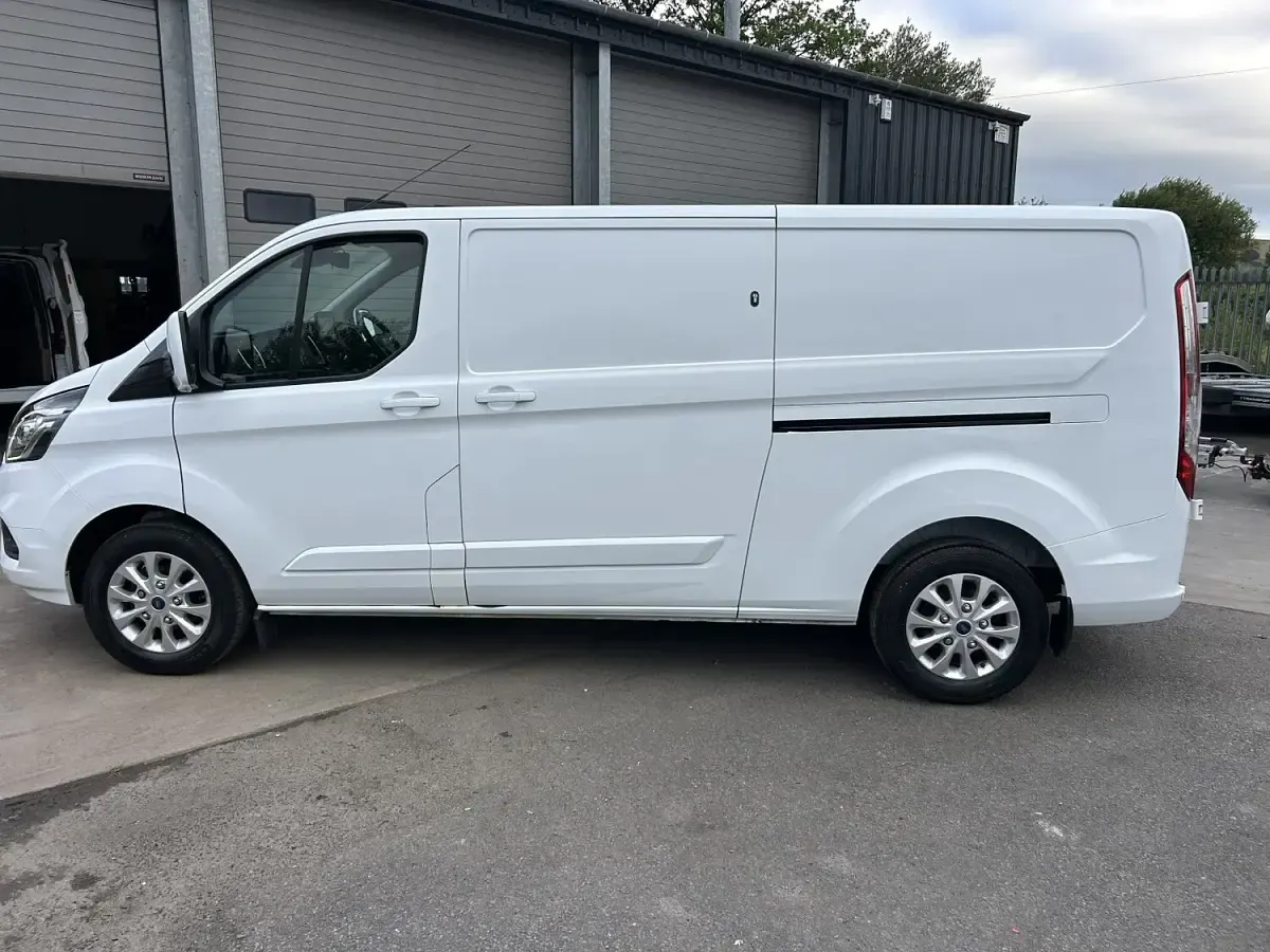 Used Ford Transit Custom Limited 130 HP (95 kW) 2023 White Van