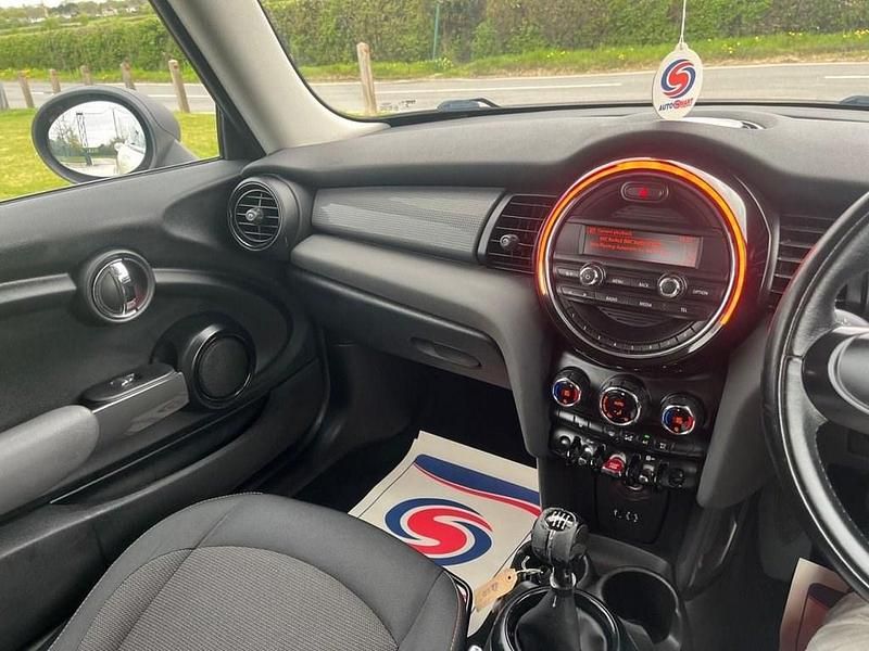 Usado Mini ONE Hatch 102 CV (75 kW) 2014 Blanco Utilitario