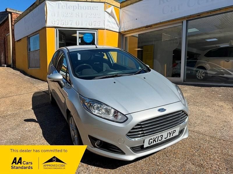 Usado Ford Fiesta Zetec 2013 Prateado