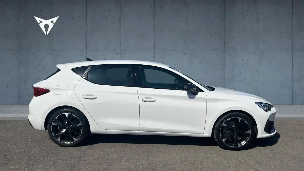 Used Cupra Leon VZ1 310 HP (228 kW) 2023 White Hatchback