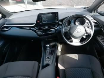 Used Toyota C-HR 122 HP (89 kW) 2023 White SUV