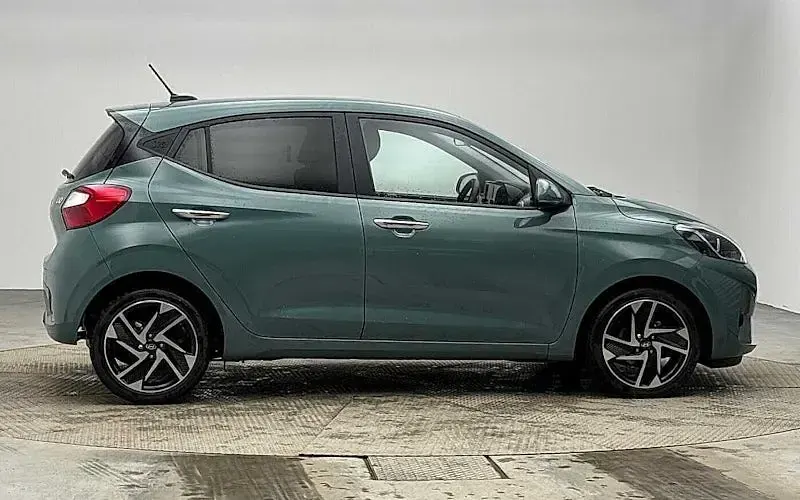 Used Hyundai i10 Premium 79 HP (58 kW) 2025 Green Hatchback