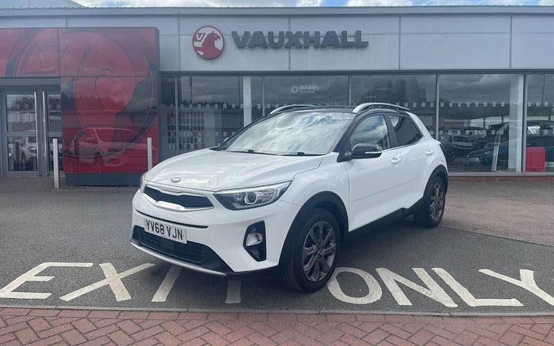 Used 2017 Kia Stonic First Edition SUV | £10,667 (A bit pricey) - Image 1/4