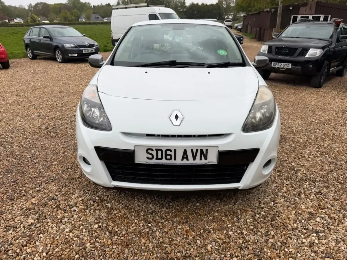 Usado Renault Clio II Dynamique 75 HP (55 kW) 2011 Branco Citadino
