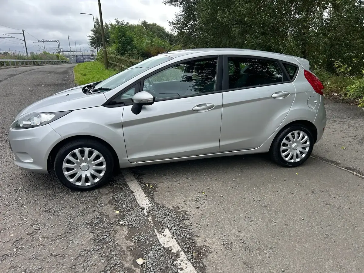 Used Ford Fiesta 82 HP (60 kW) 2012 Silver Hatchback