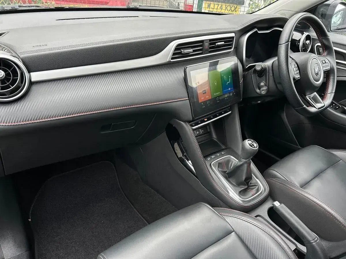 Usado MG ZS Exclusive 106 HP (77 kW) 2022 Preto SUV